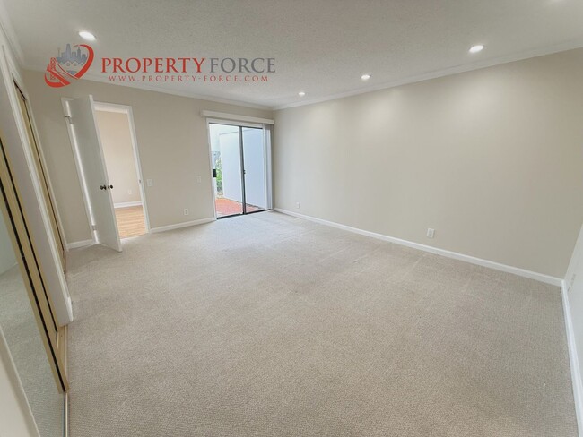 Building Photo - 870 Balboa Ln