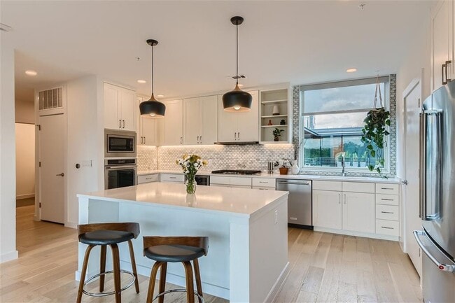 Building Photo - 900 S 1st St