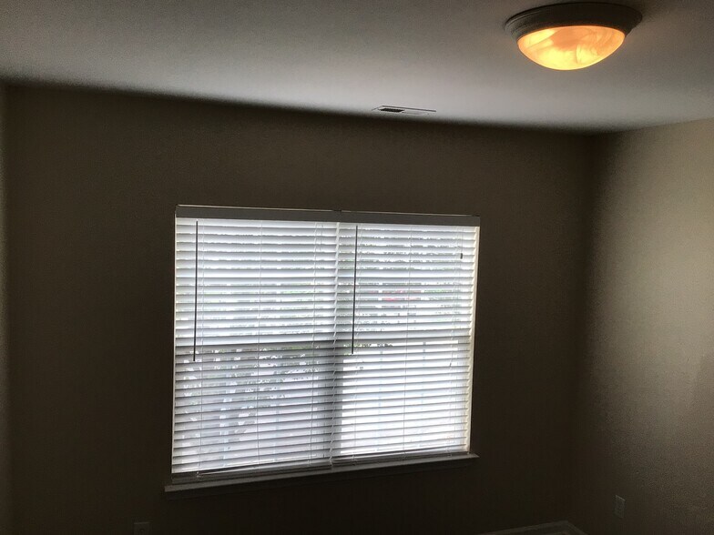 Building Photo - 7534 Sparkleberry Dr