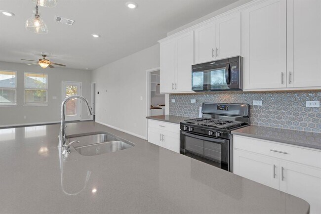 Building Photo - 101 Mountain Valley St