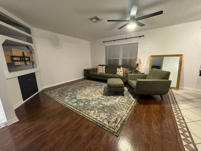 Building Photo - 6959 Aberfeldy Ave N