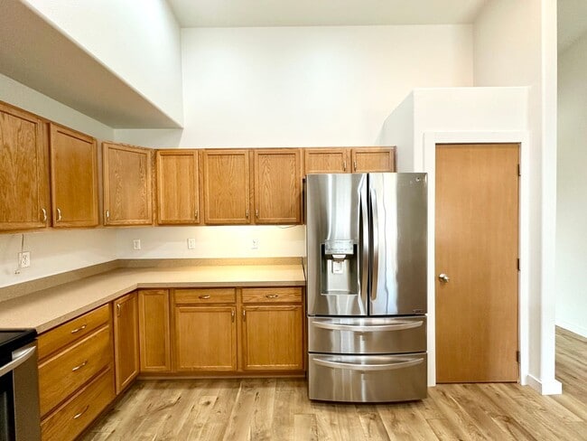 Building Photo - Charming 3 Bedroom Home