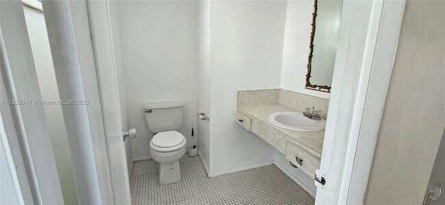 Building Photo - 1175 NE Miami Gardens Dr