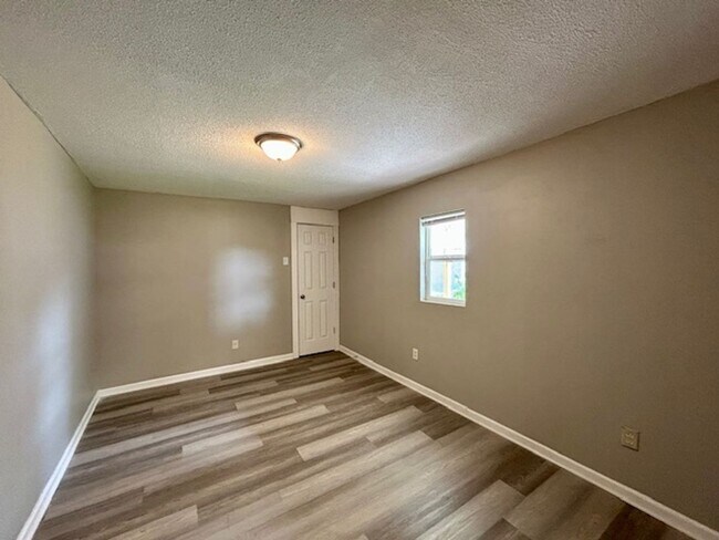 Building Photo - 1408 Holland St