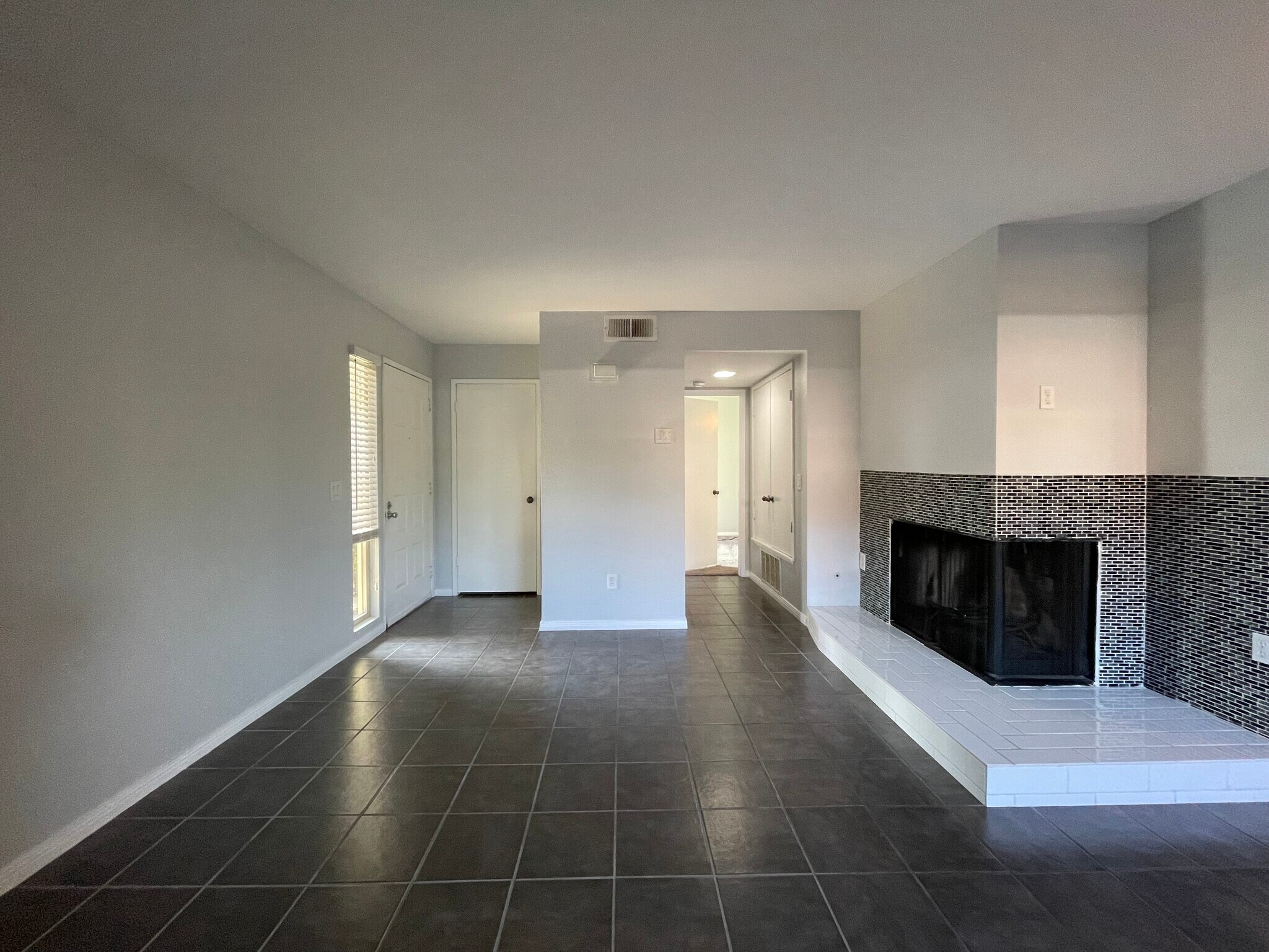 Building Photo - 6510 College Grove Dr