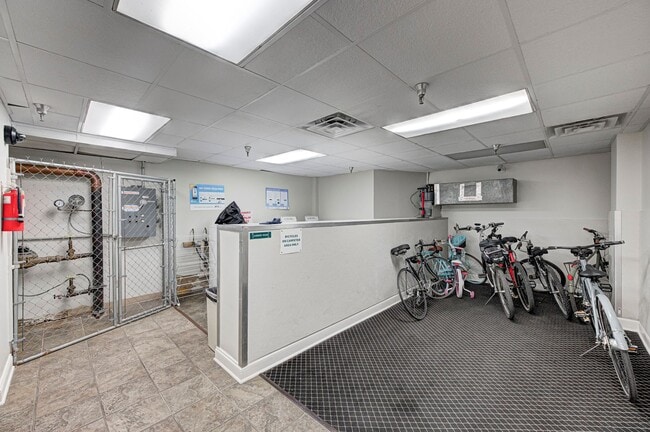 Building Photo - FULLY FURNISHED - Move in ready 1 bed & 1 ...