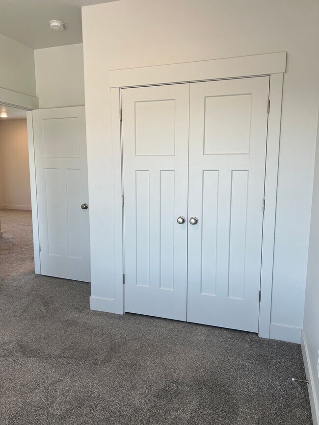 Building Photo - Beautiful 4 bed 2.5 bath home in the desirable Summerfield Subdivision