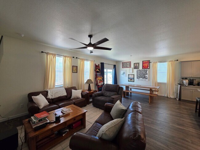 Building Photo - Beautiful Newer Build 3 Bedroom Home in Be...