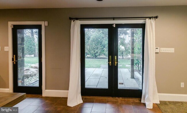 Building Photo - 15841 York Rd