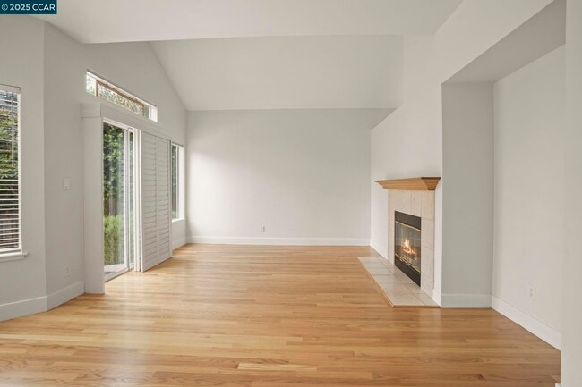 Building Photo - 903 Arrowhead Terrace