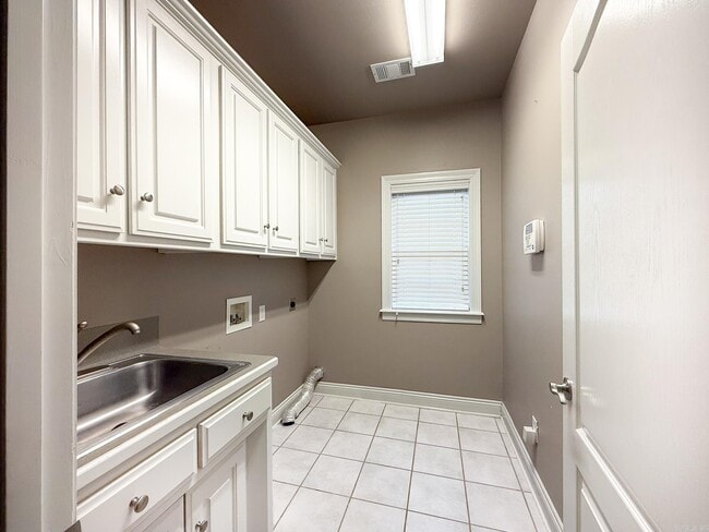 Building Photo - 25 Hickory Bend Dr
