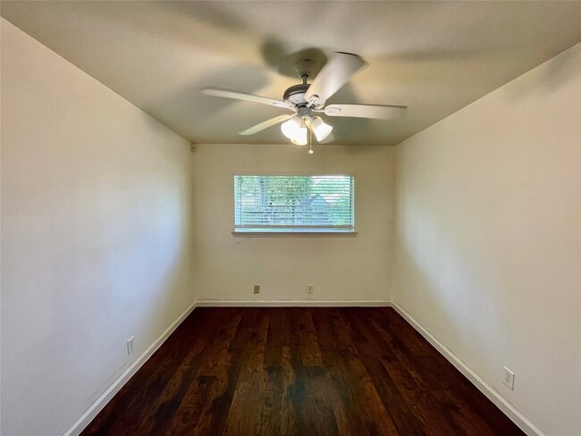 Building Photo - 5375 Little John Ln