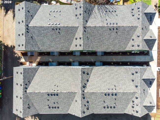 Building Photo - Inviting Home with Open Living & Stainless Steel Kitchen