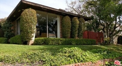 Building Photo - 809 Toulon Dr