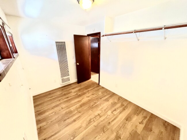 Building Photo - 2975 Sacramento Ave