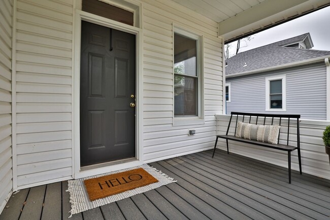 Building Photo - Newly Renovated Single Family Home