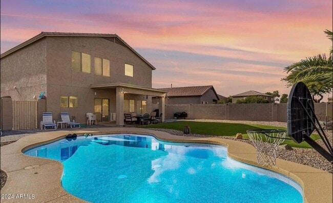 Building Photo - 66 E Saddle Way