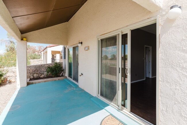 Building Photo - Newly Updated Two Bedroom Two Bath Townhouse