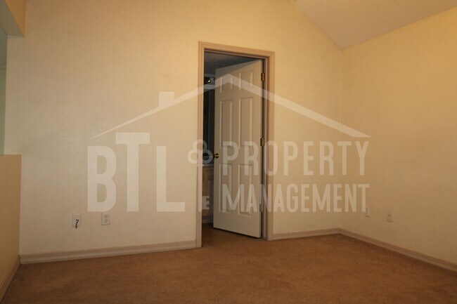 Building Photo - 540 Abby Ln