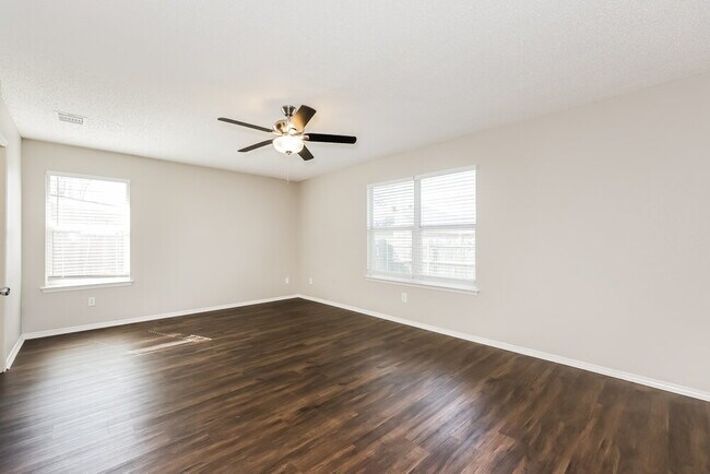 Building Photo - 249 Heritage Dr