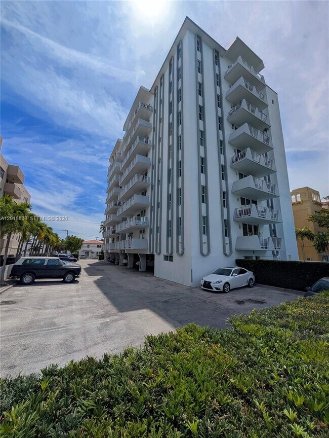 Building Photo - 7133 Bay Dr