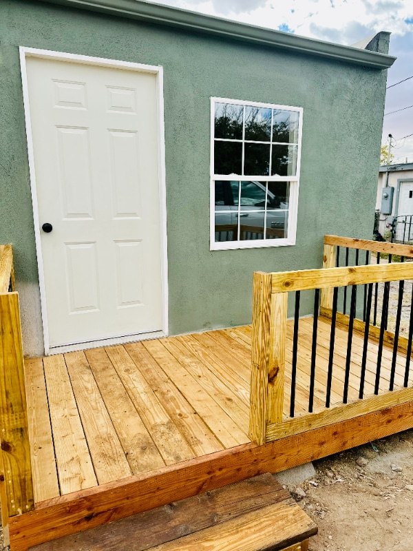 Building Photo - 1317 E 8th St