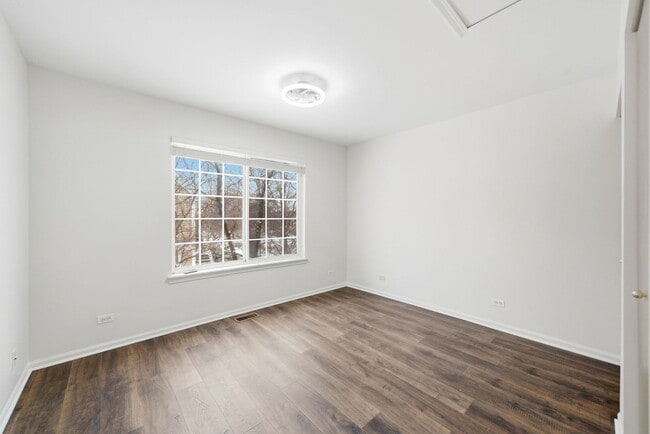 Building Photo - 2330 Twilight Dr