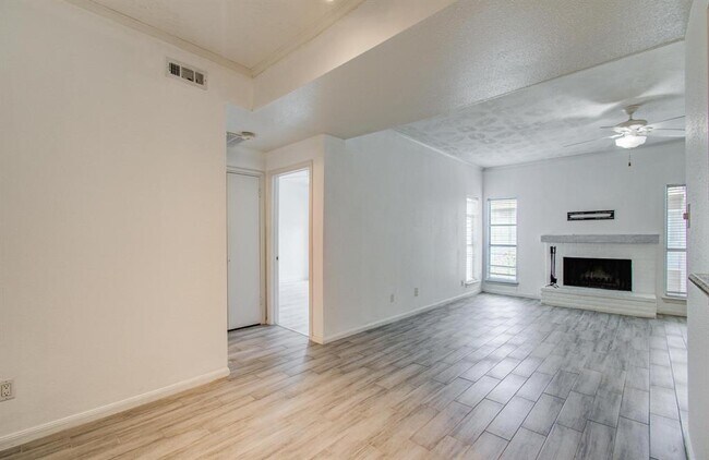 Building Photo - 716 Bering Dr