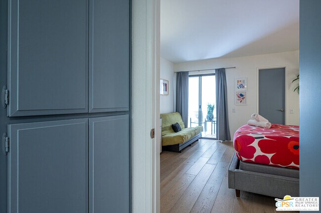 Building Photo - 2094 Normandy Ct