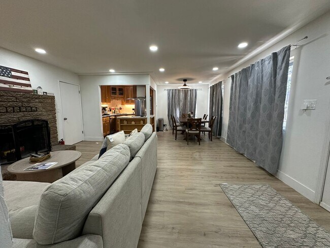 Building Photo - 1083 Aspenwald Rd