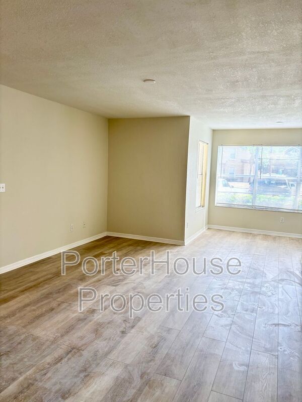 Building Photo - 5164 Conroy Rd