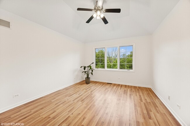 Building Photo - 1040 Buckingham Dr