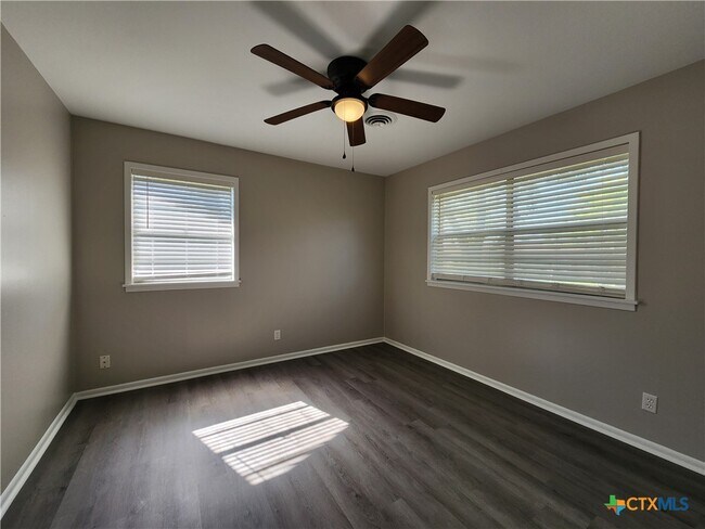 Building Photo - 273 Meadow Ave
