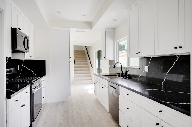 Building Photo - 1236 N Reese Pl