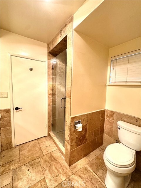 Building Photo - 320 Teasdale Dr