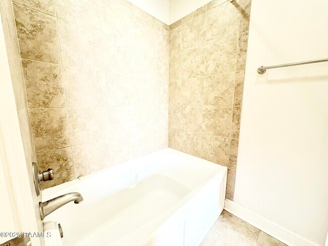 Building Photo - 23 Courtyard Cir