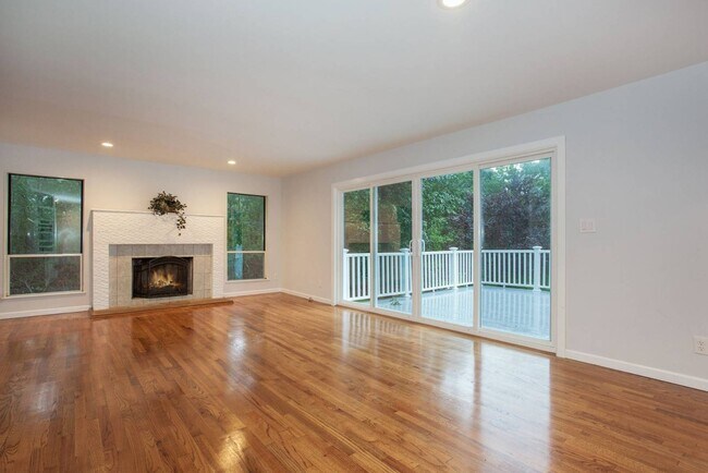 Building Photo - 12 N Ridge Rd