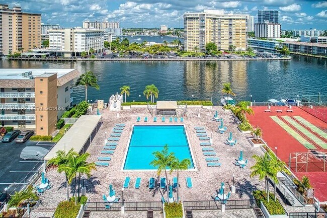 Building Photo - 1865 S Ocean Dr