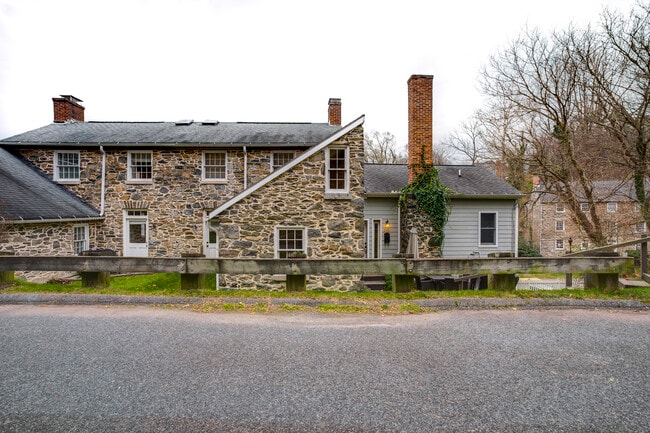Building Photo - 835 Oella Ave