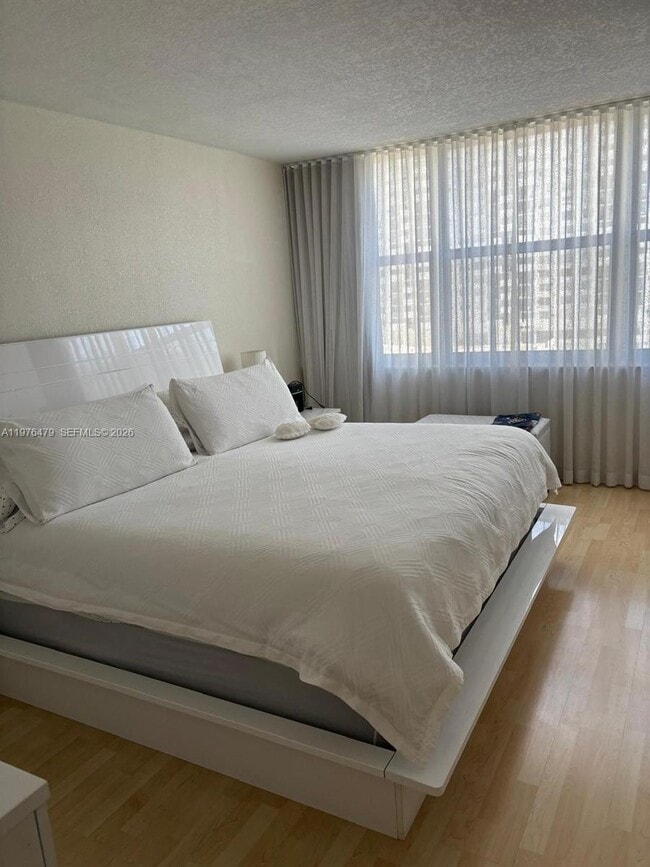 Building Photo - 18081 Biscayne Blvd