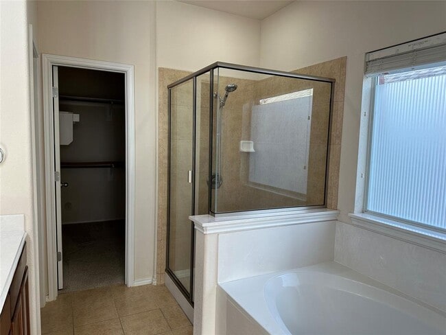 Building Photo - 520 Cameron Cove