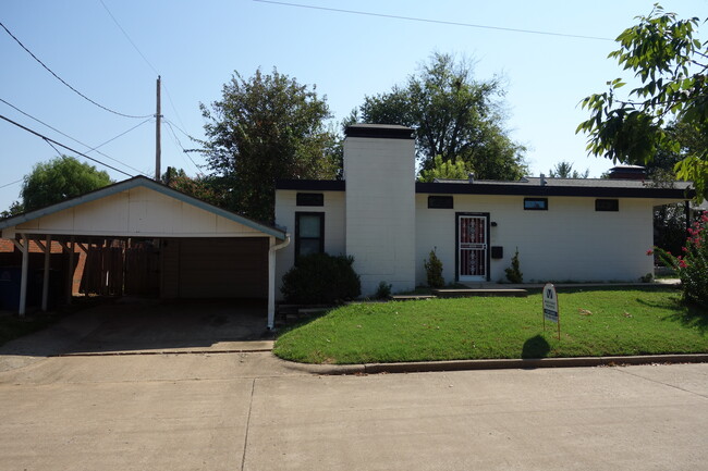 Lovely Single Story 2/1/1 in midtown Tulsa! - 1745 S Birmingham Ave