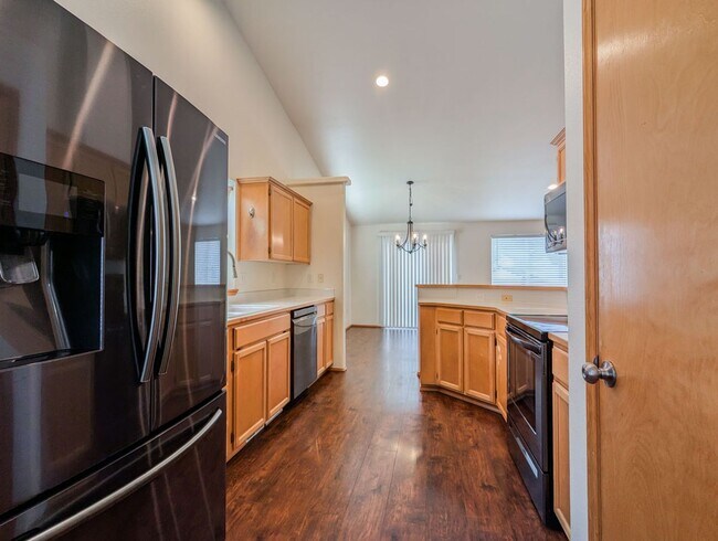 Building Photo - Beautiful 3 bed, 2 bath Rambler with fully...
