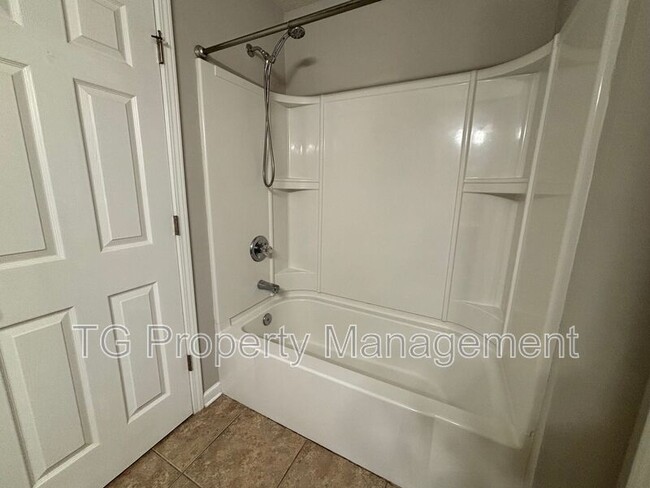 Building Photo - 196 Leese Dr