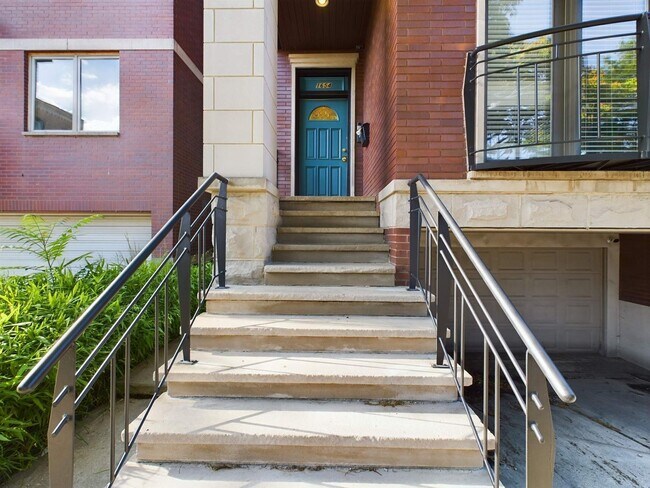 Primary Photo - 1654 W Ohio St