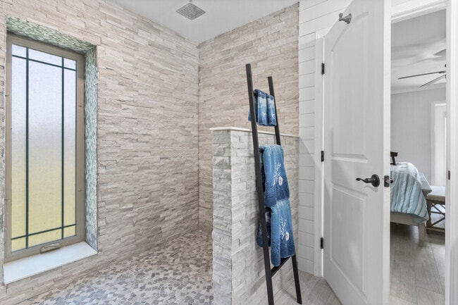 Building Photo - 139 Brady Dr