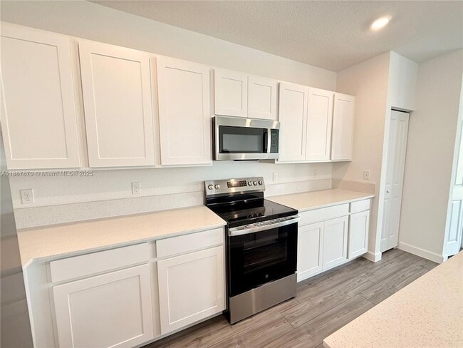 Building Photo - 551 Rivergrass St