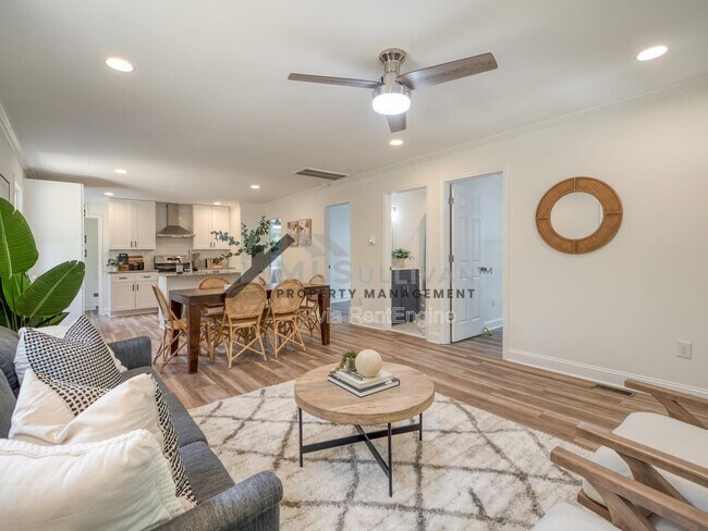 Building Photo - 1010 Cole St