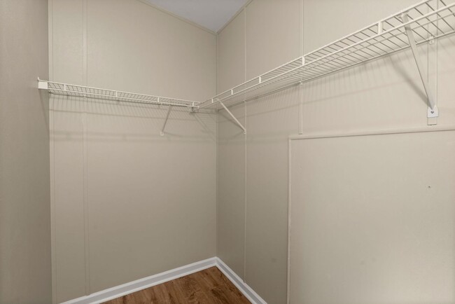 Building Photo - beautifully refreshed 3-bedroom, 2-bath ho...