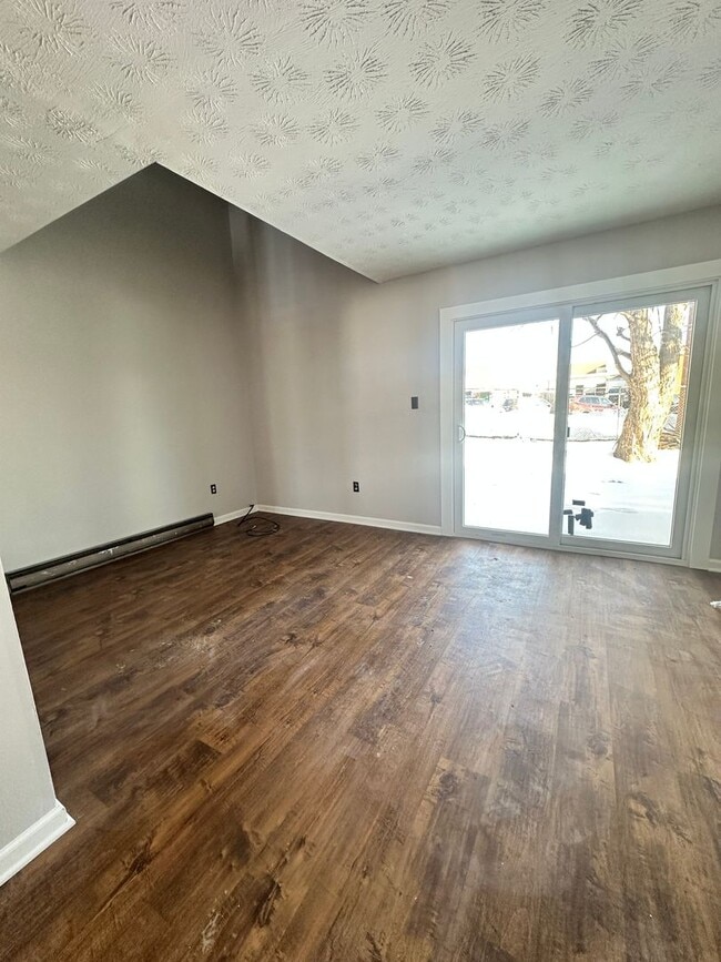 Building Photo - Townhouse for Rent in Broadway